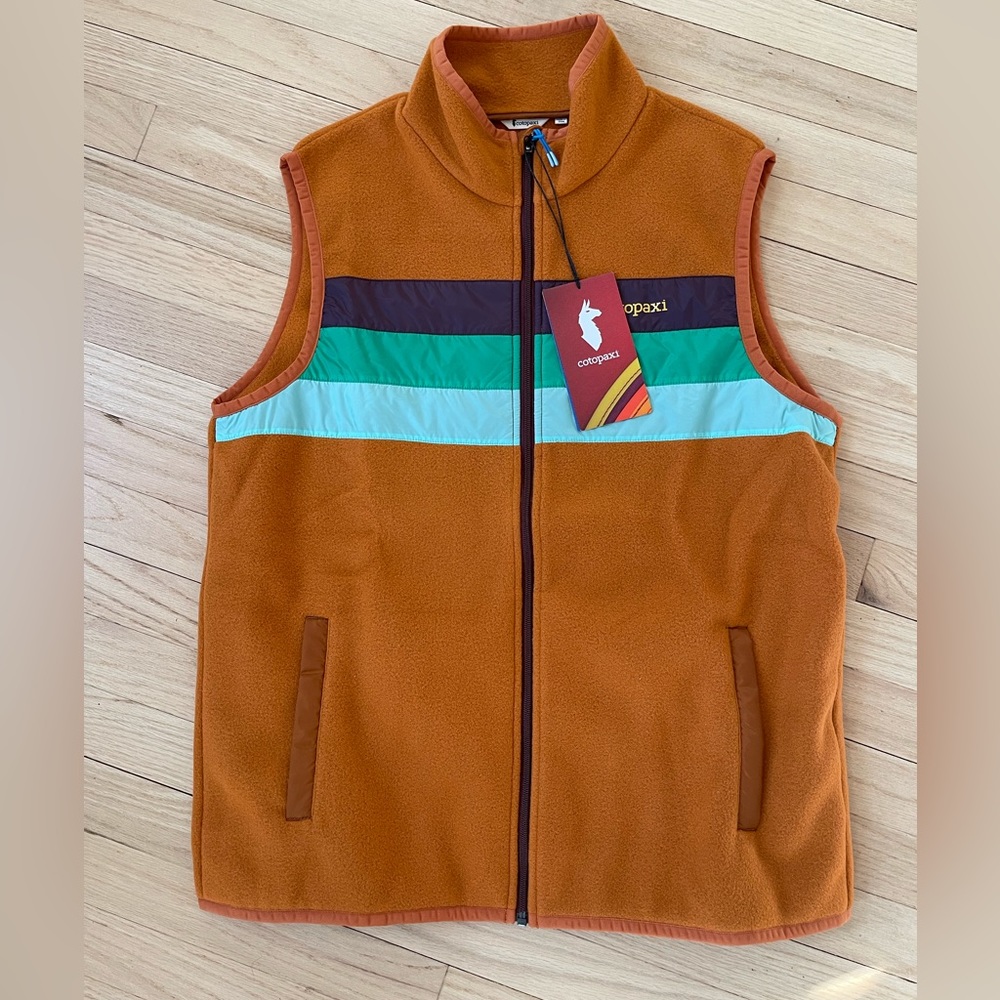 New with tags, Men’s cotapaxi tech fleece vest.